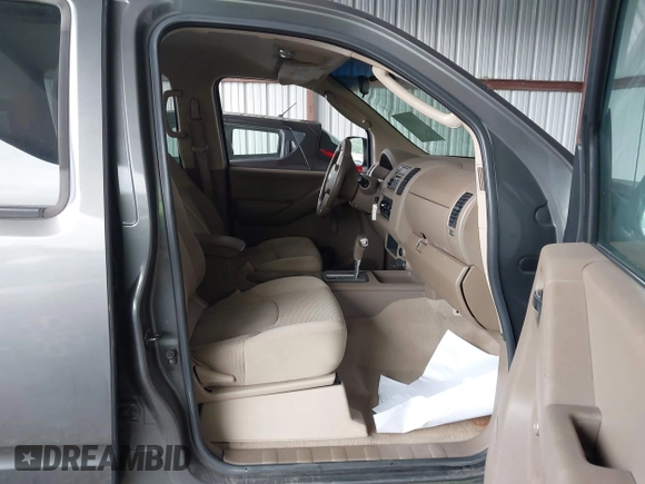 2007 Nissan Frontier SE z VIN 1N6AD07U47C463332, wystawiony jako IAAI lot #42128193 z przebiegiem 145 604 mil mil oraz . Historia ofert i sprzedaży dostępna na DreamBid. Obrazek 5.