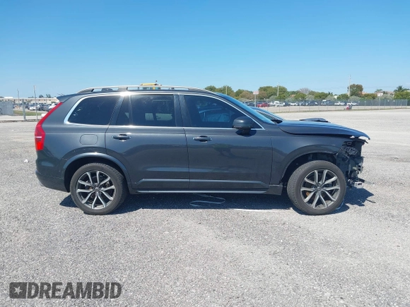2017 Volvo XC90 Momentum with VIN YV4A22PK6H1149002, listed as a IAAI auction lot 41405845 with 105,292 mi miles. Bid and sale history available at carsss.com. Image 14.