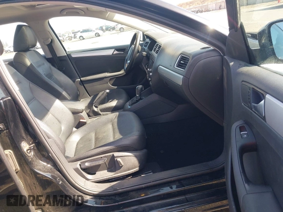 2013 Volkswagen Jetta SE with VIN 3VWDP7AJ7DM279184, listed as a IAAI auction lot 42387002 with 84,288 mi miles and . Bid and sale history available at DreamBid. Image 5.