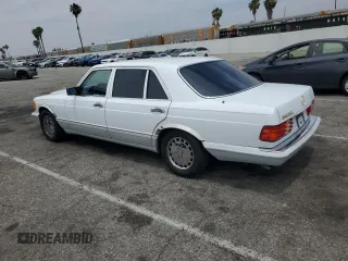1990 Mercedes-Benz 560 z VIN WDBCA39E7LA505105, wystawiony jako Copart lot #58875015 z przebiegiem 88 261 mil mil oraz Szkoda całkowita • Salvage title. Historia ofert i sprzedaży dostępna na DreamBid. Obrazek 2.