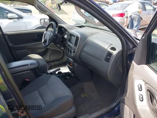 2004 Ford Escape XLT z VIN 1FMYU93194KB52283, wystawiony jako IAAI lot #42084240 z przebiegiem 142 871 mil mil oraz . Historia ofert i sprzedaży dostępna na DreamBid. Obrazek 5.