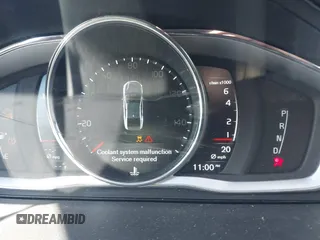 2017 Volvo S60 Inscription z VIN LYV402TK2HB130516, wystawiony jako IAAI lot #41822767 z przebiegiem 48 203 mil mil oraz . Historia ofert i sprzedaży dostępna na DreamBid. Obrazek 7.
