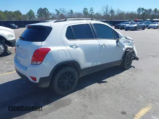 2022 Chevrolet Trax LT with VIN KL7CJLSM9NB561981, listed as a IAAI auction lot 41749672 with 18,993 mi miles. Bid and sale history available at carsss.com. Image 4.