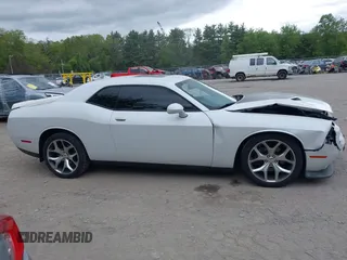2015 Dodge Challenger SXT Plus z VIN 2C3CDZBG9FH705579, wystawiony jako IAAI lot #42268112 z przebiegiem 83 786 mil mil oraz . Historia ofert i sprzedaży dostępna na DreamBid. Obrazek 13.