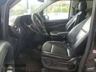 2018 Mercedes-Benz Metris Passenger z VIN WD4PG2EE1J3405056, wystawiony jako Copart lot #57870675 z przebiegiem 200 559 mil mil oraz Czysty tytuł • Clean title. Historia ofert i sprzedaży dostępna na DreamBid. Obrazek 7.