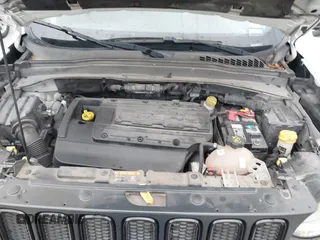 2018 Jeep Renegade Latitude with VIN ZACCJABH7JPH95711, listed as a IAAI auction lot 42124871 with 177,280 mi miles. Bid and sale history available at carsss.com. Image 10.