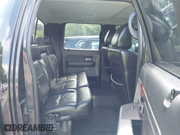 2006 Ford F-150 XLT z VIN 1FTPW14556KB25310, wystawiony jako IAAI lot #42345739 z przebiegiem 204 452 mil mil oraz . Historia ofert i sprzedaży dostępna na DreamBid. Obrazek 8.