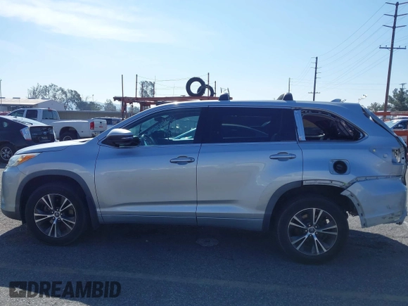 2018 Toyota Highlander LE z VIN 5TDBZRFH2JS838268, wystawiony jako IAAI lot #41540323 z przebiegiem 151 773 mil mil oraz . Historia ofert i sprzedaży dostępna na DreamBid. Obrazek 19.