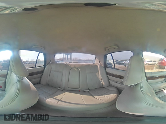 2010 Mercury Grand Marquis LS z VIN 2MEBM7FV4AX636897, wystawiony jako Copart lot #53387985 z przebiegiem Nie podano mil oraz Szkody całkowita. Historia ofert i sprzedaży dostępna na DreamBid. Obrazek 15.