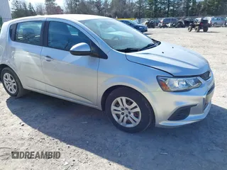 2020 Chevrolet Sonic LT z VIN 1G1JG6SB7L4123754, wystawiony jako IAAI lot #42054439 z przebiegiem 68 007 mil mil oraz . Historia ofert i sprzedaży dostępna na DreamBid. Obrazek 1.