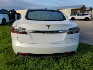 2021 Tesla Model S Long Range Plus z VIN 5YJSA1E23MF425368, wystawiony jako Copart lot #73956634 z przebiegiem Nie podano mil oraz Nie do naprawy • Non repairable. Historia ofert i sprzedaży dostępna na DreamBid. Obrazek 6.