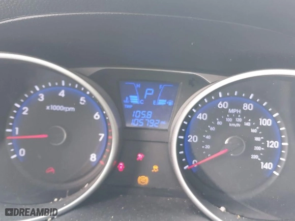2015 Hyundai Tucson SE with VIN KM8JU3AG2FU103035, listed as a IAAI auction lot 41592256 with 105,792 mi miles. Bid and sale history available at carsss.com. Image 7.