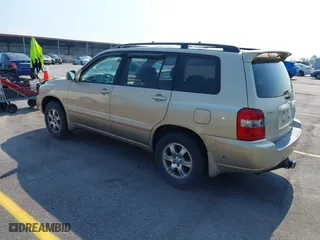 2006 Toyota Highlander with VIN JTEGP21A260095615, listed as a IAAI auction lot 41979567 with 122,904 mi miles. Bid and sale history available at carsss.com. Image 3.