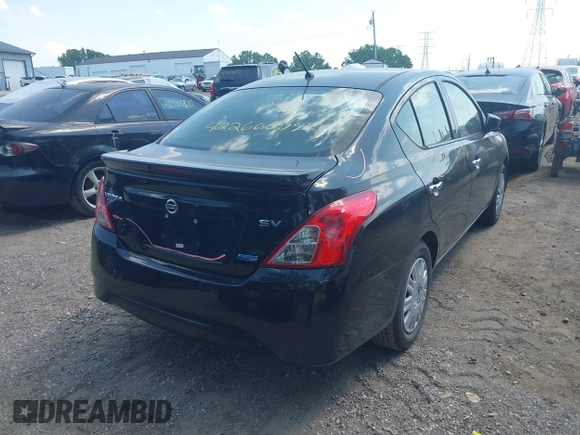 2016 Nissan Versa SV z VIN 3N1CN7AP1GL858032, wystawiony jako IAAI lot #42266679 z przebiegiem 137 097 mil mil oraz . Historia ofert i sprzedaży dostępna na DreamBid. Obrazek 4.