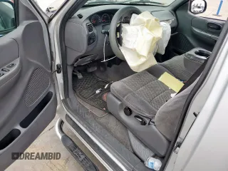 2002 Ford F-150 XL z VIN 1FTRX07W72KB81327, wystawiony jako Copart lot #59488305 z przebiegiem 102 848 mil mil oraz Szkoda całkowita • Salvage title. Historia ofert i sprzedaży dostępna na DreamBid. Obrazek 8.