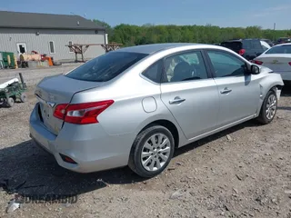 2017 Nissan Sentra SR z VIN 3N1AB7AP4HY303578, wystawiony jako IAAI lot #42151668 z przebiegiem 75 885 mil mil oraz . Historia ofert i sprzedaży dostępna na DreamBid. Obrazek 4.