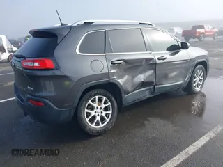 2017 Jeep Cherokee Latitude z VIN 1C4PJLCB7HW668185, wystawiony jako IAAI lot #41826925 z przebiegiem 172 790 mil mil oraz . Historia ofert i sprzedaży dostępna na DreamBid. Obrazek 4.