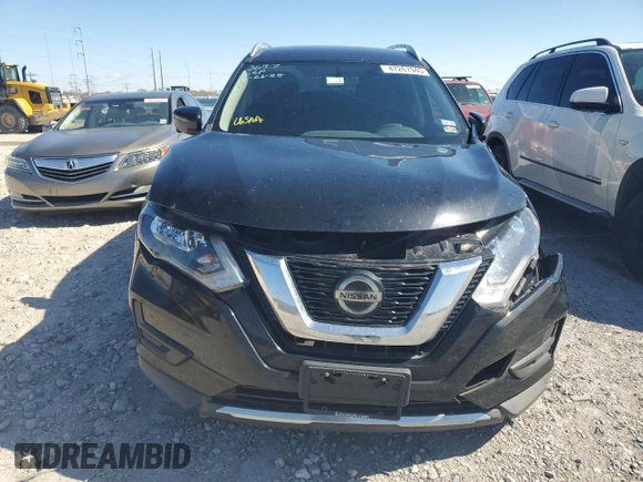 2018 Nissan Rogue SV z VIN KNMAT2MV8JP581561, wystawiony jako Copart lot #47267945 z przebiegiem 105 130 mil mil oraz Szkoda całkowita • Salvage title. Historia ofert i sprzedaży dostępna na DreamBid. Obrazek 5.