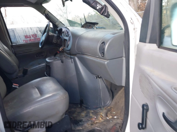2004 Ford Econoline Cargo with VIN 1FTRE14W44HB53758, listed as a IAAI auction lot 40926124 with 139,104 mi miles. Bid and sale history available at carsss.com. Image 5.