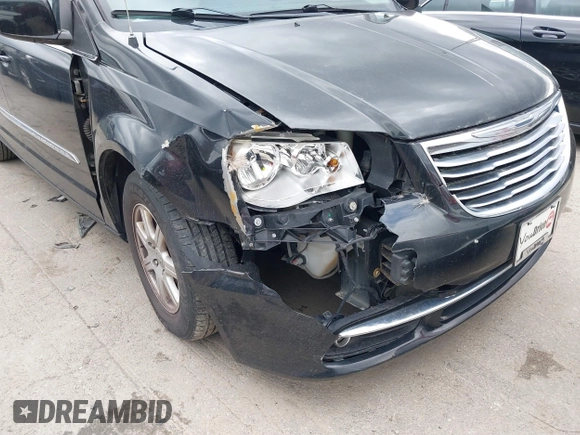 2013 Chrysler Town & Country Touring with VIN 2C4RC1BG5DR554662, listed as a IAAI auction lot 41833006 with 143,626 mi miles and . Bid and sale history available at DreamBid. Image 6.