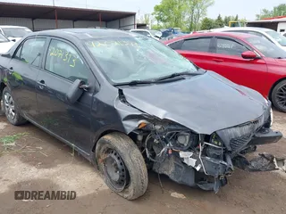 2010 Toyota Corolla z VIN 1NXBU4EE7AZ313190, wystawiony jako IAAI lot #42071393 z przebiegiem Nie podano mil oraz . Historia ofert i sprzedaży dostępna na DreamBid. Obrazek 1.