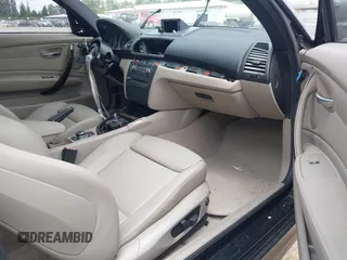2012 BMW 1 Series 135i z VIN WBAUC9C53CVM12132, wystawiony jako IAAI lot #42532448 z przebiegiem Nie podano mil oraz . Historia ofert i sprzedaży dostępna na DreamBid. Obrazek 5.