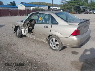 2007 Ford Focus S z VIN 1FAHP34N87W351757, wystawiony jako IAAI lot #42076181 z przebiegiem 212 301 mil mil oraz . Historia ofert i sprzedaży dostępna na DreamBid. Obrazek 3.