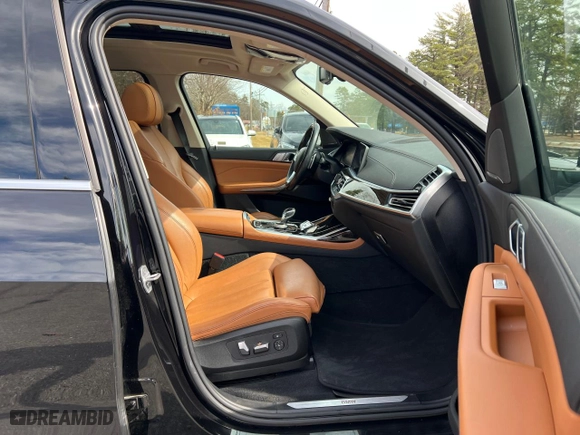 2019 BMW X7 xDrive40i with VIN 5UXCW2C56KL089121, listed as a Copart auction lot 49960865 with 98,423 mi miles and Clean Title. Bid and sale history available at carsss.com. Image 5.