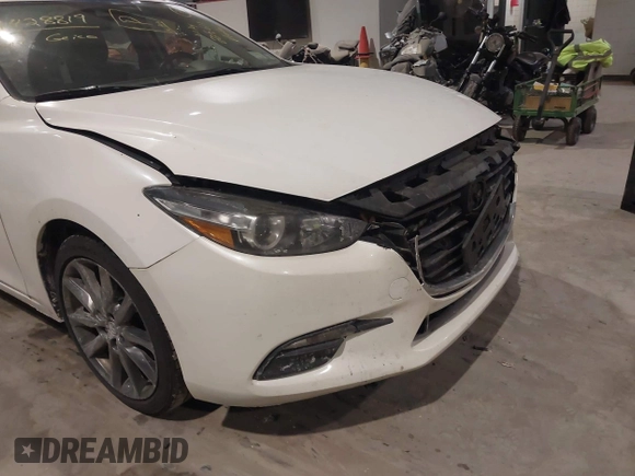 2018 Mazda 3 Touring z VIN 3MZBN1V32JM188650, wystawiony jako IAAI lot #41428819 z przebiegiem 225 611 mil mil oraz . Historia ofert i sprzedaży dostępna na DreamBid. Obrazek 6.