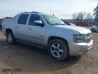 2013 Chevrolet Avalanche LS with VIN 3GNMCEE02DG207190, listed as a IAAI auction lot 41396345 with 223,378 mi miles. Bid and sale history available at carsss.com. Image 1.