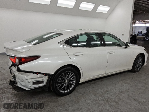 2021 Lexus ES with VIN 58ACA1C12MU009354, listed as a Copart auction lot 44401795 with 127,396 mi miles and Clean Title. Bid and sale history available at carsss.com. Image 3.