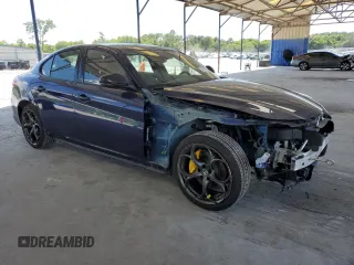 2020 Alfa Romeo Giulia Ti Sport z VIN ZARFANBN7L7632914, wystawiony jako Copart lot #55761355 z przebiegiem 26 635 mil mil oraz Szkoda całkowita • Salvage title. Historia ofert i sprzedaży dostępna na DreamBid. Obrazek 4.