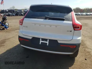 2025 Volvo XC40 Plus Bright Theme z VIN YV4L12UE6S2547385, wystawiony jako Copart lot #54303065 z przebiegiem 3158 mil mil oraz Szkody całkowita. Historia ofert i sprzedaży dostępna na DreamBid. Obrazek 6.