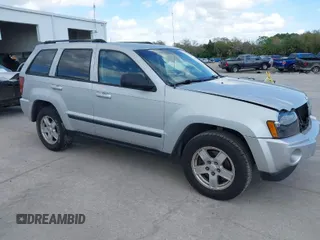 2007 Jeep Grand Cherokee Laredo with VIN 1J8GS48K17C507013, listed as a IAAI auction lot 41702347 with 178,119 mi miles. Bid and sale history available at carsss.com. Image 1.