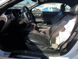 2020 Ford Mustang EcoBoost z VIN 1FATP8UH4L5131470, wystawiony jako Copart lot #55918245 z przebiegiem 81 072 mil mil oraz Szkoda całkowita • Salvage title. Historia ofert i sprzedaży dostępna na DreamBid. Obrazek 7.
