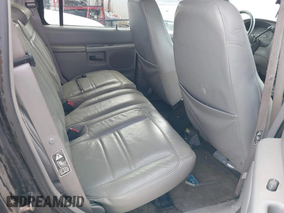 1999 Mercury Mountaineer z VIN 4M2DU52P3XUJ37055, wystawiony jako IAAI lot #41940577 z przebiegiem 218 702 mil mil oraz . Historia ofert i sprzedaży dostępna na DreamBid. Obrazek 8.