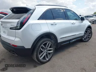 2022 Cadillac XT4 FWD Sport with VIN 1GYFZER44NF164899, listed as a IAAI auction lot 42152554 with 8,058 mi miles and . Bid and sale history available at carsss.com. Image 4.