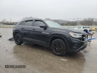 2020 Volkswagen Atlas S with VIN 1V2AC2CA4LC201204, listed as a Copart auction lot 43347835 with 67,236 mi miles and Salvage title. Bid and sale history available at DreamBid. Image 4.