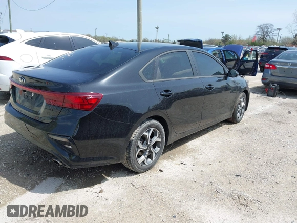 2021 Kia Forte LXS z VIN 3KPF24AD7ME393313, wystawiony jako IAAI lot #42127977 z przebiegiem 44 943 mil mil oraz . Historia ofert i sprzedaży dostępna na DreamBid. Obrazek 4.