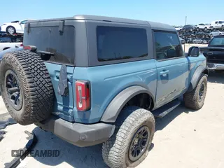 2021 Ford Bronco z VIN 1FMDE5CP5MLA98340, wystawiony jako IAAI lot #42064998 z przebiegiem 38 569 mil mil oraz . Historia ofert i sprzedaży dostępna na DreamBid. Obrazek 4.