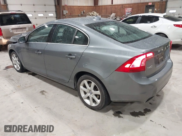 2016 Volvo S60 T5 Premier z VIN YV1612TK0G2410743, wystawiony jako IAAI lot #41717318 z przebiegiem 87 087 mil mil oraz . Historia ofert i sprzedaży dostępna na DreamBid. Obrazek 3.