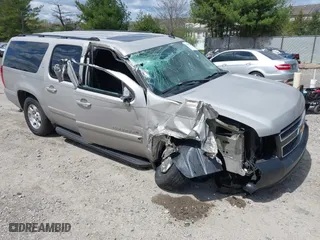 2007 Chevrolet Suburban LT with VIN 1GNFK16357J168000, listed as a IAAI auction lot 42049062 with 188,746 mi miles. Bid and sale history available at carsss.com. Image 1.