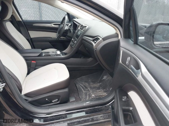 2019 Ford Fusion SE with VIN 3FA6P0HD0KR108348, listed as a IAAI auction lot 41689127 with 111,765 mi miles. Bid and sale history available at carsss.com. Image 5.