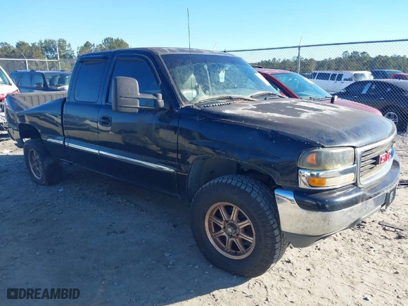 2002 GMC Sierra 1500 SLE with VIN 2GTEC19T321252686, listed as a IAAI auction lot 41355583 with 245,122 mi miles. Bid and sale history available at carsss.com. Image 1.
