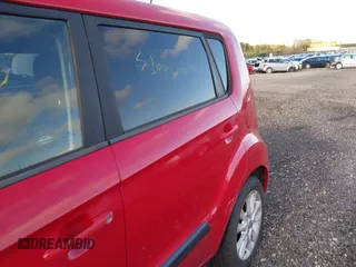 2013 Kia Soul ! with VIN KNDJT2A6XD7551463, listed as a IAAI auction lot 42141971 with 999,999 mi miles. Bid and sale history available at carsss.com. Image 6.