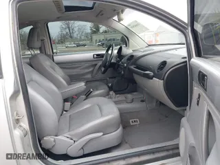 2000 Volkswagen New Beetle GLX with VIN 3VWDD21C4YM426323, listed as a IAAI auction lot 41604949 with 146,556 mi miles. Bid and sale history available at carsss.com. Image 5.