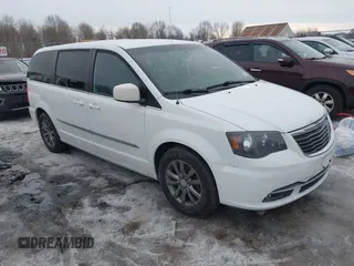 2015 Chrysler Town & Country S with VIN 2C4RC1HG0FR590883, listed as a IAAI auction lot 41640355 with 147,852 mi miles. Bid and sale history available at carsss.com. Image 1.