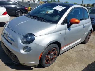 2014 FIAT 500e z VIN 3C3CFFGE8ET175918, wystawiony jako IAAI lot #42226000 z przebiegiem 31 656 mil mil oraz . Historia ofert i sprzedaży dostępna na DreamBid. Obrazek 2.