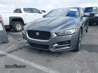 2017 Jaguar XE 35t R-Sport z VIN SAJAL4BV9HCP10649, wystawiony jako IAAI lot #41533051 z przebiegiem 59 431 mil mil oraz . Historia ofert i sprzedaży dostępna na DreamBid. Obrazek 6.