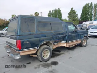 1995 Ford F-150 z VIN 1FTDF15Y5SNB63947, wystawiony jako IAAI lot #42217838 z przebiegiem 236 228 mil mil oraz . Historia ofert i sprzedaży dostępna na DreamBid. Obrazek 4.